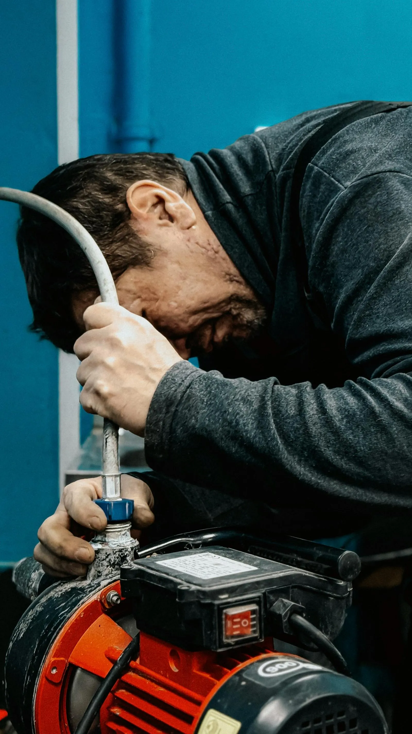 An engineer fitting a circulation pump — the installation itself is stage six of eight in a heat pump project.